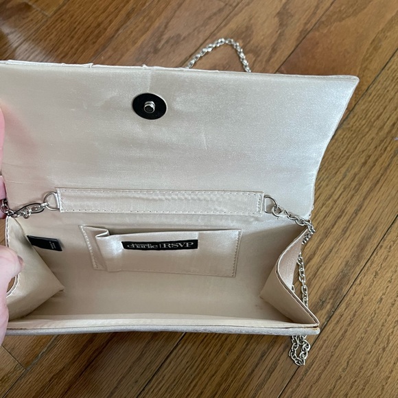 Gold champagne clutch purse with optional chain Perfect for Prom or Wedding - Picture 2 of 6